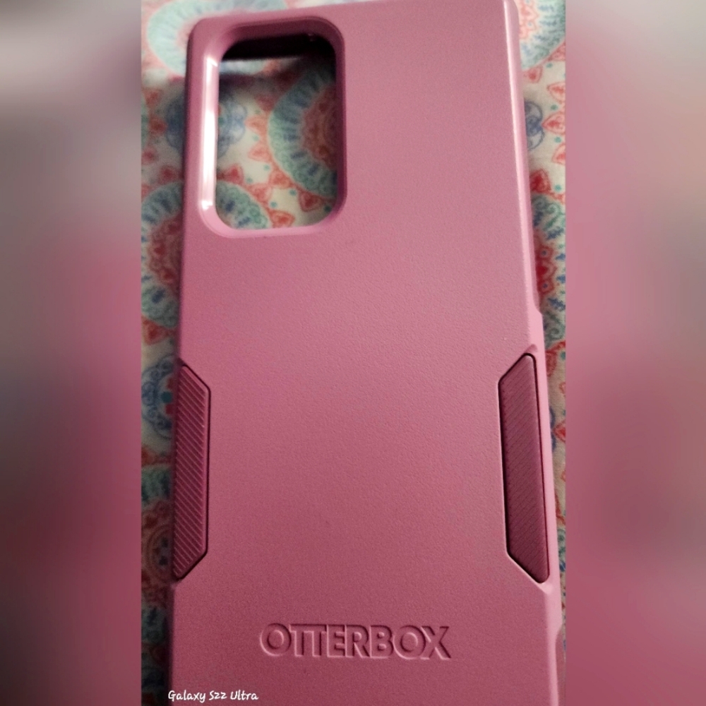 Otterbox case for Samsung Galaxy 22 Ultra.